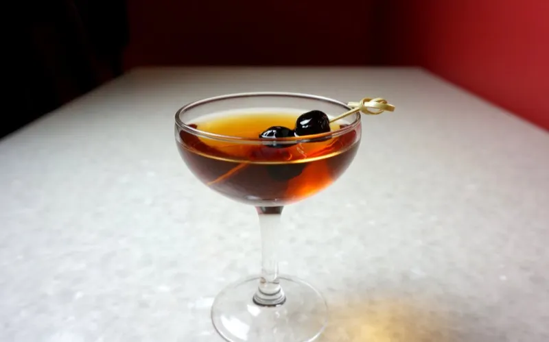 Manhattan - Rittenhouse Rye, Vermouth, Bitters